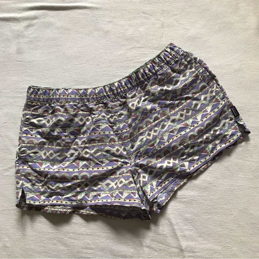 Patagonia Barely Baggies shorts 2.5” inseam women's L Light Violet Blue 57043